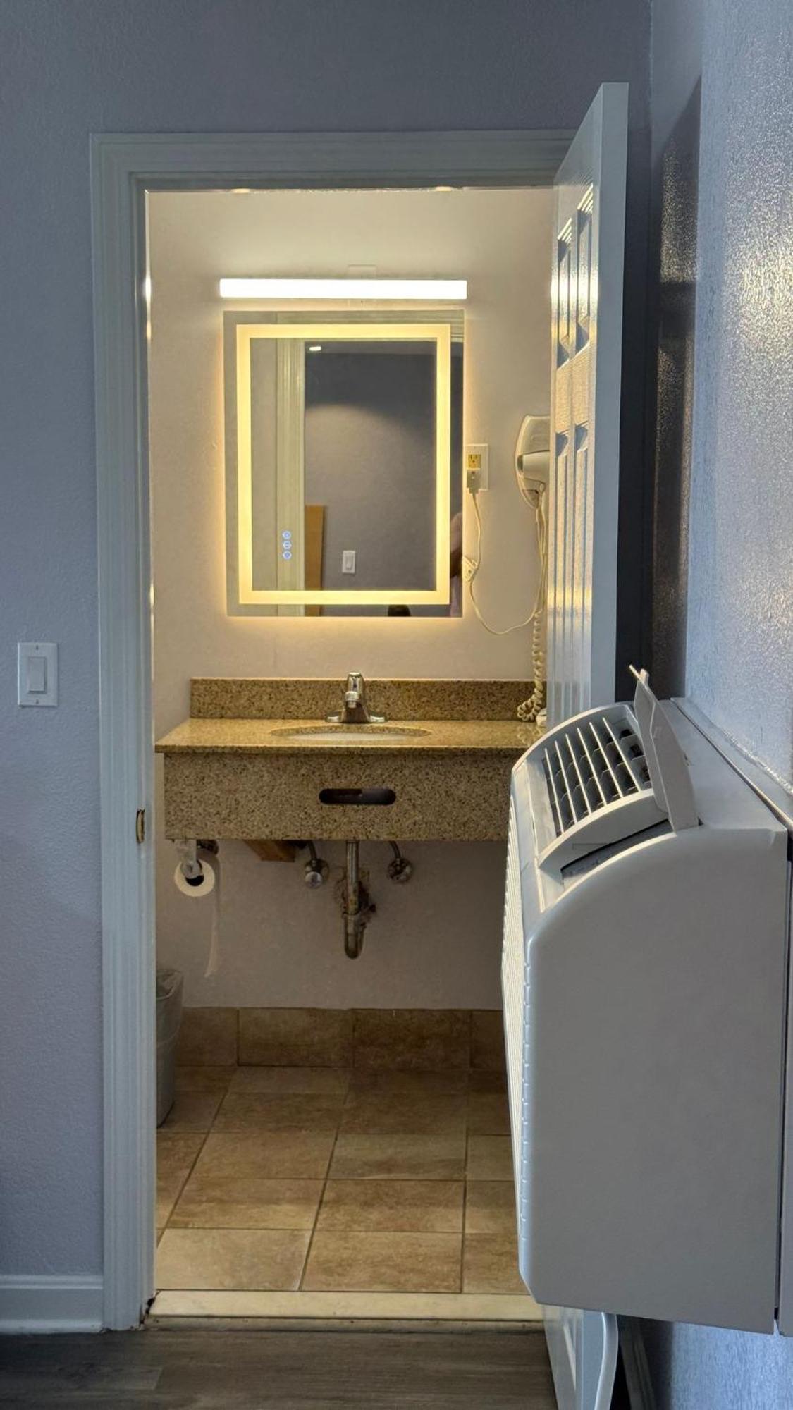 Chisholm'S Motor Inn ソーガス エクステリア 写真