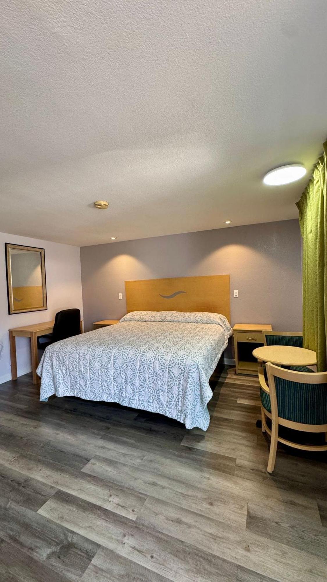 Chisholm'S Motor Inn ソーガス エクステリア 写真