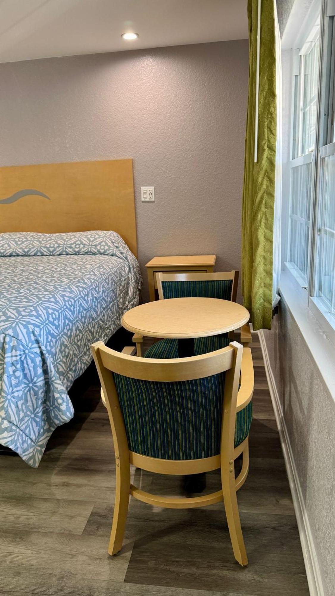 Chisholm'S Motor Inn ソーガス エクステリア 写真