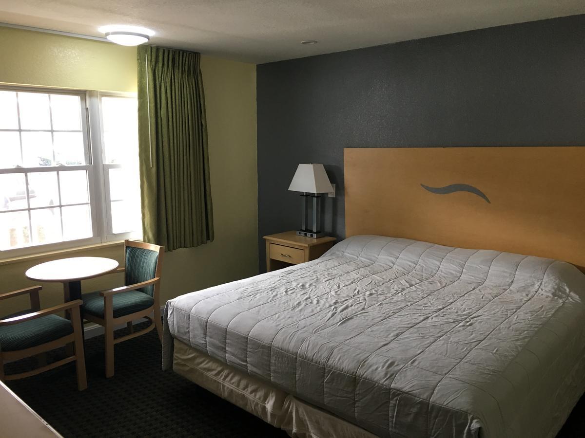 Chisholm'S Motor Inn ソーガス エクステリア 写真