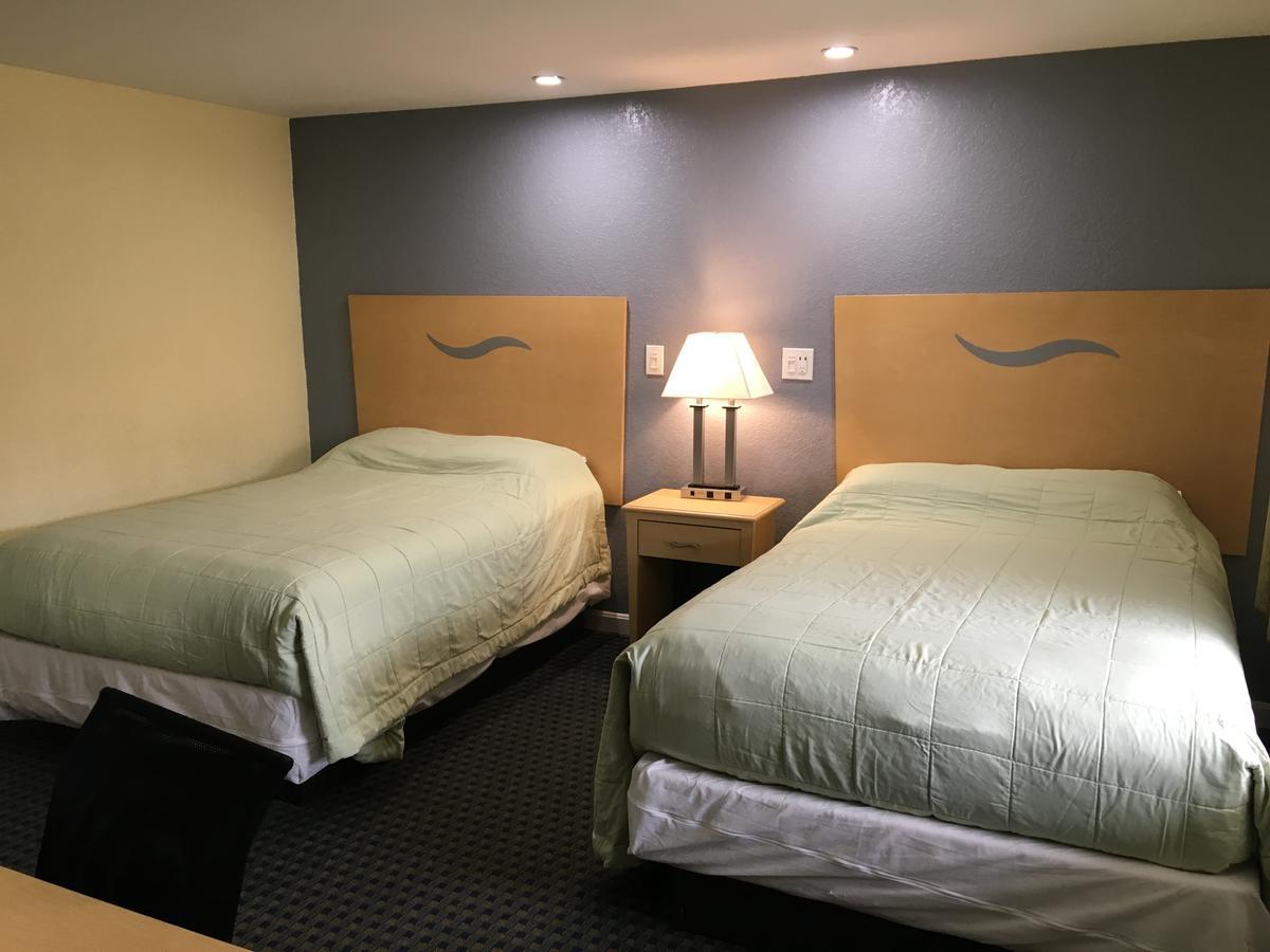 Chisholm'S Motor Inn ソーガス エクステリア 写真