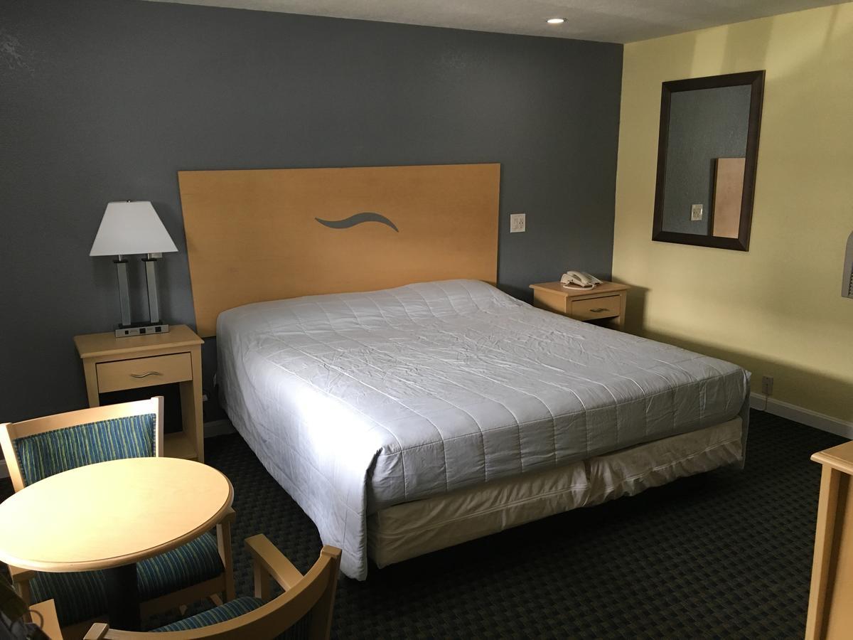 Chisholm'S Motor Inn ソーガス エクステリア 写真