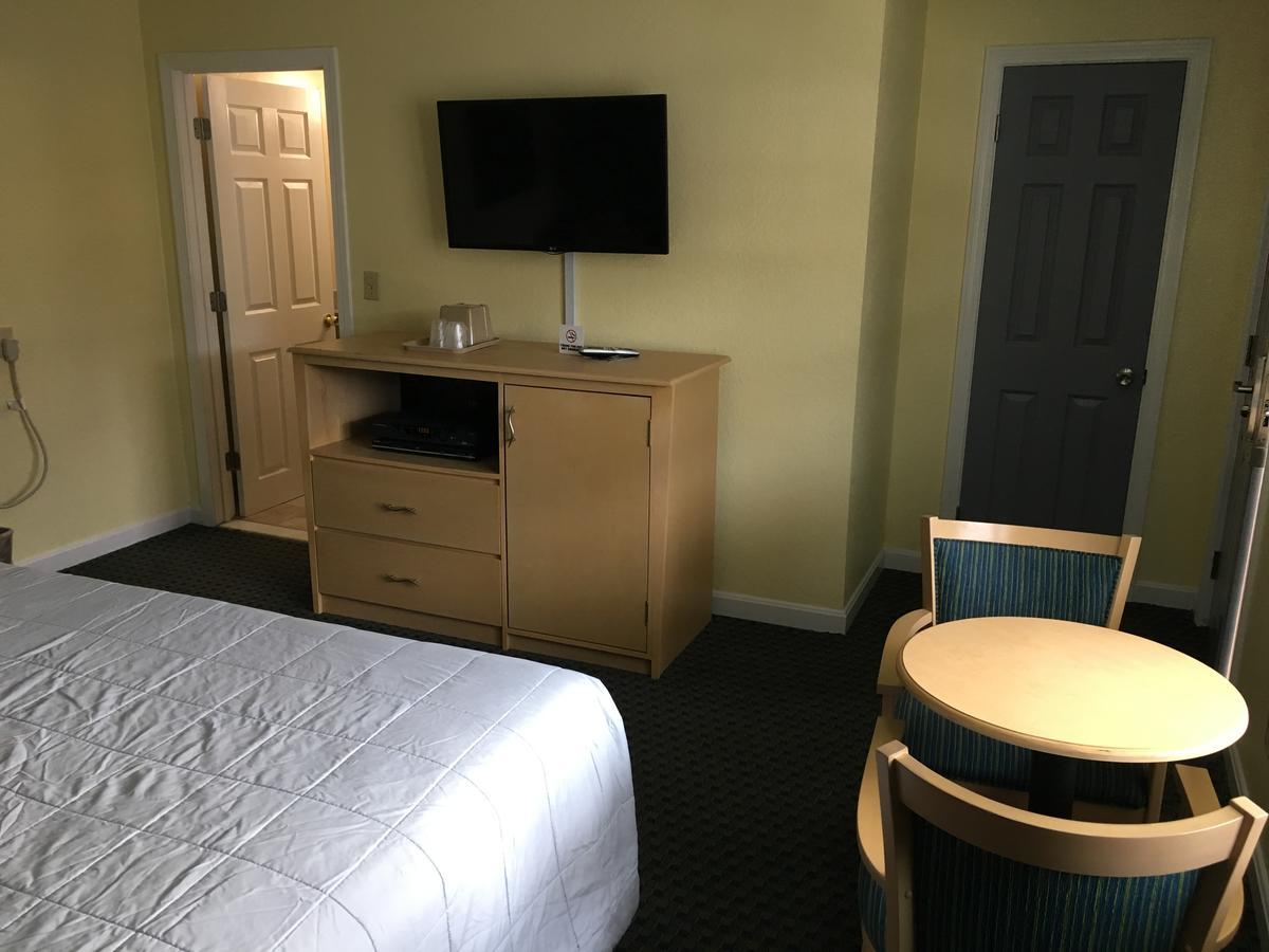 Chisholm'S Motor Inn ソーガス エクステリア 写真